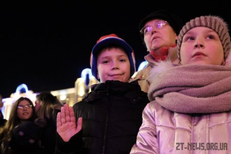 У Житомирі запалили вогні на головній ялинці області