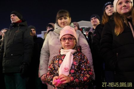 У Житомирі запалили вогні на головній ялинці області
