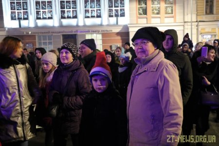 У Житомирі запалили вогні на головній ялинці області