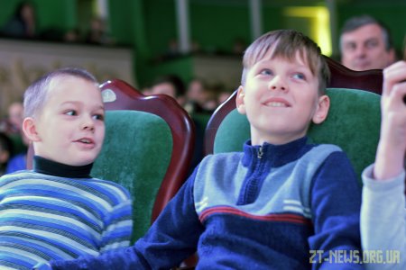 400 дітей з усіх районів області завітали на передноворічне свято