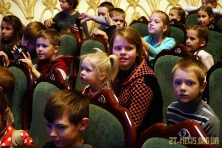 400 дітей з усіх районів області завітали на передноворічне свято
