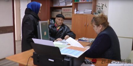 У Коростені пенсіонерам видають пільгові талони на проїзд