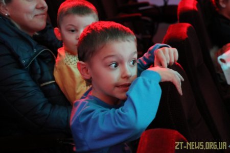 У Житомирі діти пільгових категорій відвідують новорічні вистави