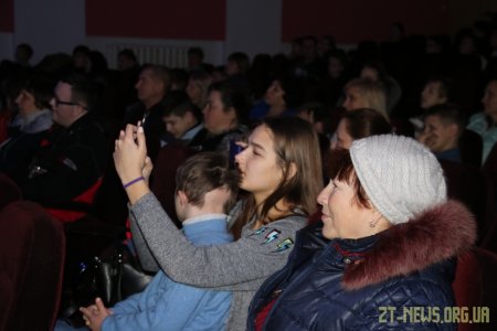У Житомирі діти пільгових категорій відвідують новорічні вистави