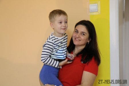 Маленьким пацієнтам дитячої міської лікарні подарували новорічний настрій