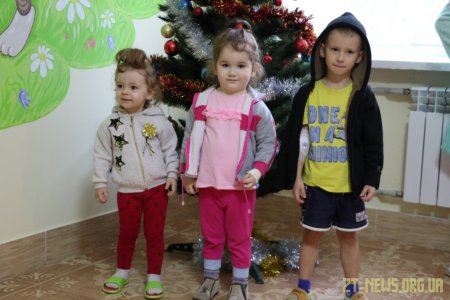 Маленьким пацієнтам дитячої міської лікарні подарували новорічний настрій
