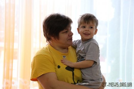 Маленьким пацієнтам дитячої міської лікарні подарували новорічний настрій