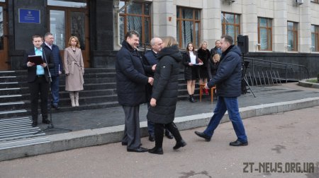 Сільські амбулаторії Житомирщини отримали 18 сучасних автомобілів