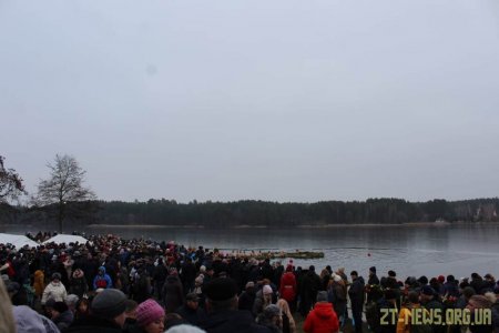 Як житомиряни святкували Хрещення Господнє у Гідропарку