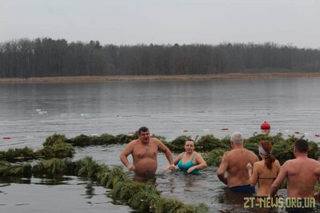 Як житомиряни святкували Хрещення Господнє у Гідропарку