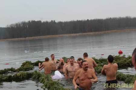 Як житомиряни святкували Хрещення Господнє у Гідропарку