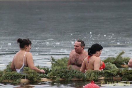 Як житомиряни святкували Хрещення Господнє у Гідропарку