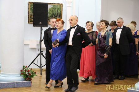 У міській раді відбувся благодійний бал на підтримку людей поважного віку