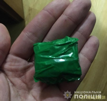 Чоловіка, який робив "закладки" у Житомирі, затримали правоохоронці