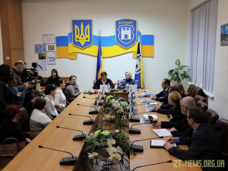 У Житомирі 6 сімей внутрішньо переміщених осіб отримали ключі від квартир