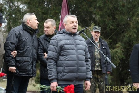Урочистою ходою та покладанням квітів в Житомирі вшанували пам'ять воїнів-інтернаціоналістів