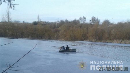 На Житомирщині поліцейські та рятувальники витягнули на берег річки човен із дітьми