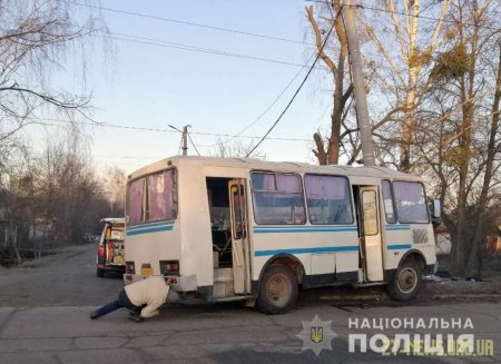 У Коростені автобус зіткнувся з електроопорою