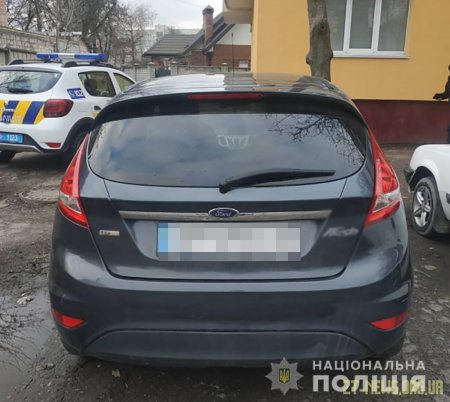 У Житомирі поліцейські охорони у центрі міста затримали автозлодія