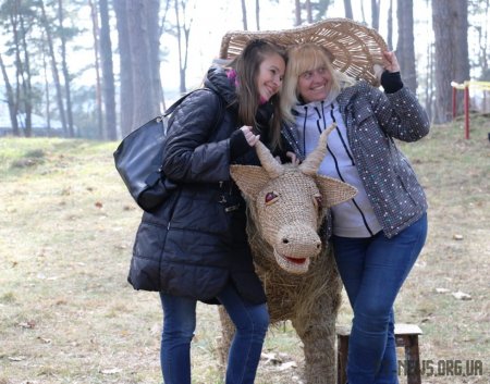 У Гідропарку розпочалися гуляння «Залицяння до Весни»