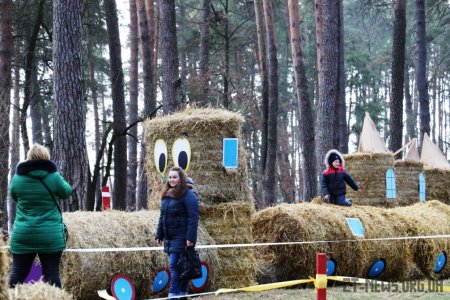 У Гідропарку розпочалися гуляння «Залицяння до Весни»