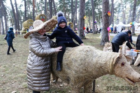 У Гідропарку розпочалися гуляння «Залицяння до Весни»