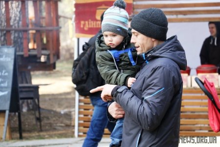 У Гідропарку розпочалися гуляння «Залицяння до Весни»
