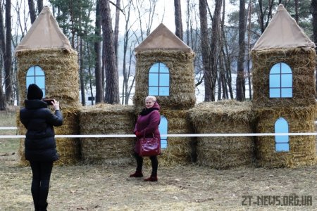 У Гідропарку розпочалися гуляння «Залицяння до Весни»
