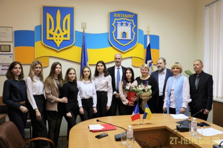 Житомирській вчительці посол Франції вручив Орден Академічних Пальм