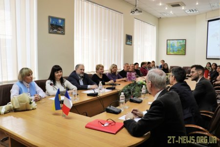 Житомирській вчительці посол Франції вручив Орден Академічних Пальм
