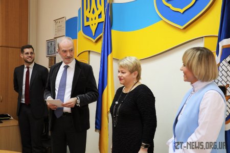 Житомирській вчительці посол Франції вручив Орден Академічних Пальм