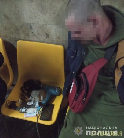 У Коростені поліцейські охорони затримали вуличних грабіжників