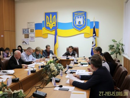 Виконавчий комітет міської ради вирішив призупинити роботу закладів торгівлі