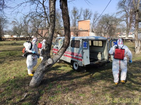 Працівники ДСНС показали, як здійснюють дезінфекцію машин екстреної медичної допомоги
