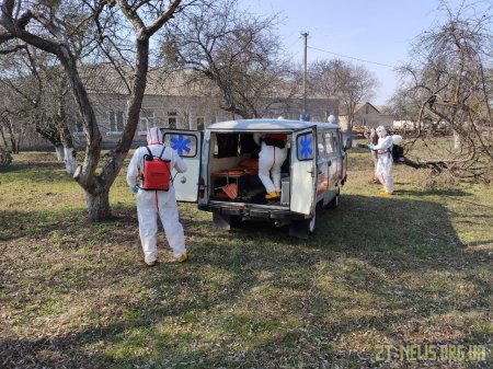 Працівники ДСНС показали, як здійснюють дезінфекцію машин екстреної медичної допомоги