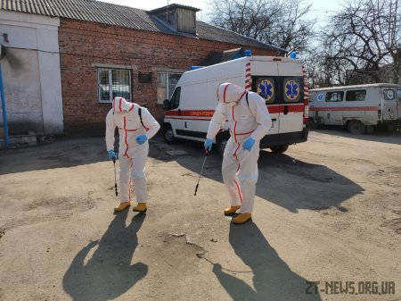 Працівники ДСНС показали, як здійснюють дезінфекцію машин екстреної медичної допомоги