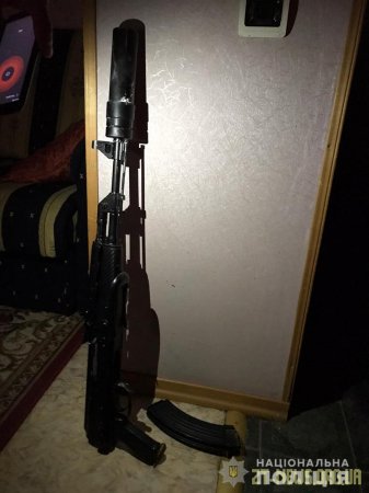 У Житомирі чоловік під час затримання вистрілив у поліцейського