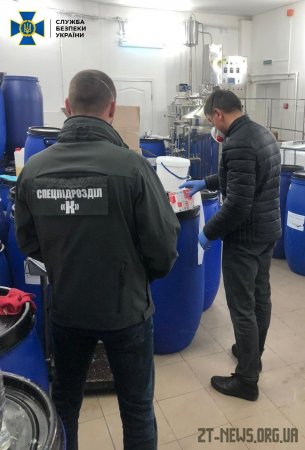 У Житомирі СБУ «накрила» підпільний цех, де виготовляли неякісні антисептики