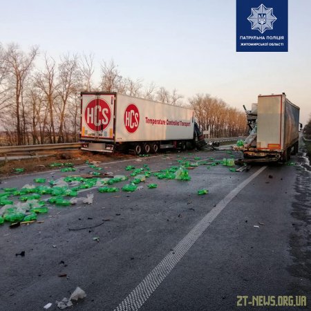 &#8203;На трасі Київ — Чоп зіштовхнулись дві вантажівки