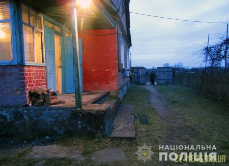 На Житомирщині двоє чоловіків увірвалися в будинок і вбили господаря