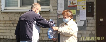 У Житомирі читачам бібліотеки безкоштовно доставляють книги додому