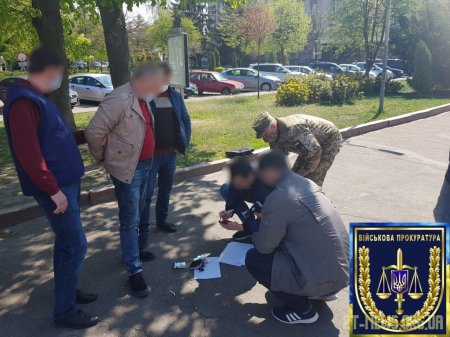 У Житомирі майор ВСП за 600 доларів пообіцяв звільнити від кримінальної відповідальності військового