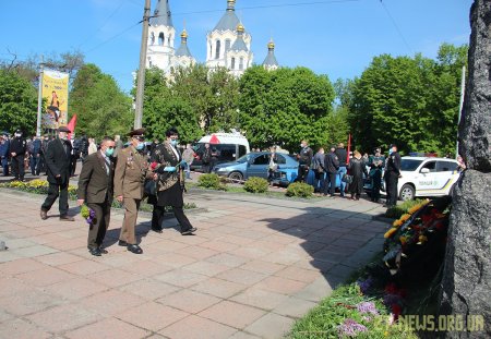 Незважаючи на карантин житомиряни прийшли вшанувати пам'ять загиблих у Другій світовій війні