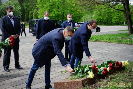В обласному центрі влада вшанувала пам'ять загиблих у Другій світовій війні та привітала ветеранів