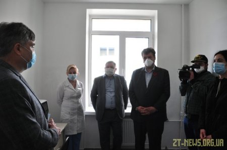 Віталій Бунечко перевірив готовність нового апарату для ПЛР-діагностики