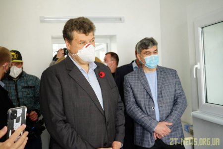 Віталій Бунечко перевірив готовність нового апарату для ПЛР-діагностики
