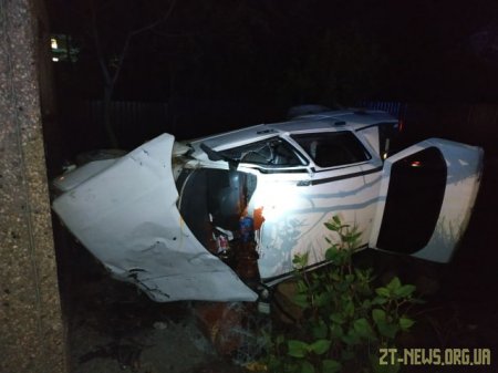 У Житомирі водій ЗАЗу врізався у будівлю та загинув