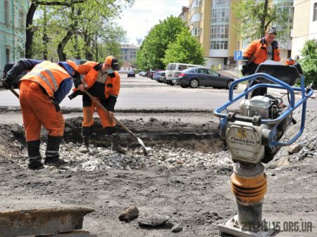 На Великій Бердичівській триває ремонт дороги