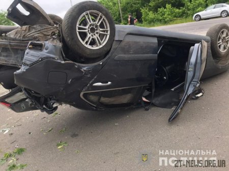 У Житомирському районі через несправне колесо перекинувся легковик