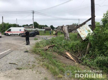 У Житомирському районі через несправне колесо перекинувся легковик
